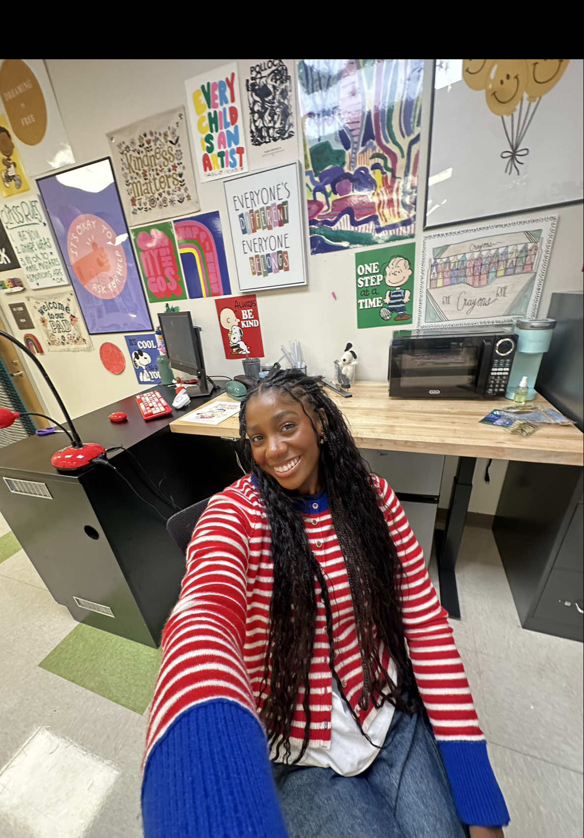 every year i get at least one “you’re the teacher?? i thought you were a student volunteer or something” 🥸 #msgoodman🎨 #meettheteacher #grwm #teachergrwm #grwmforschool 