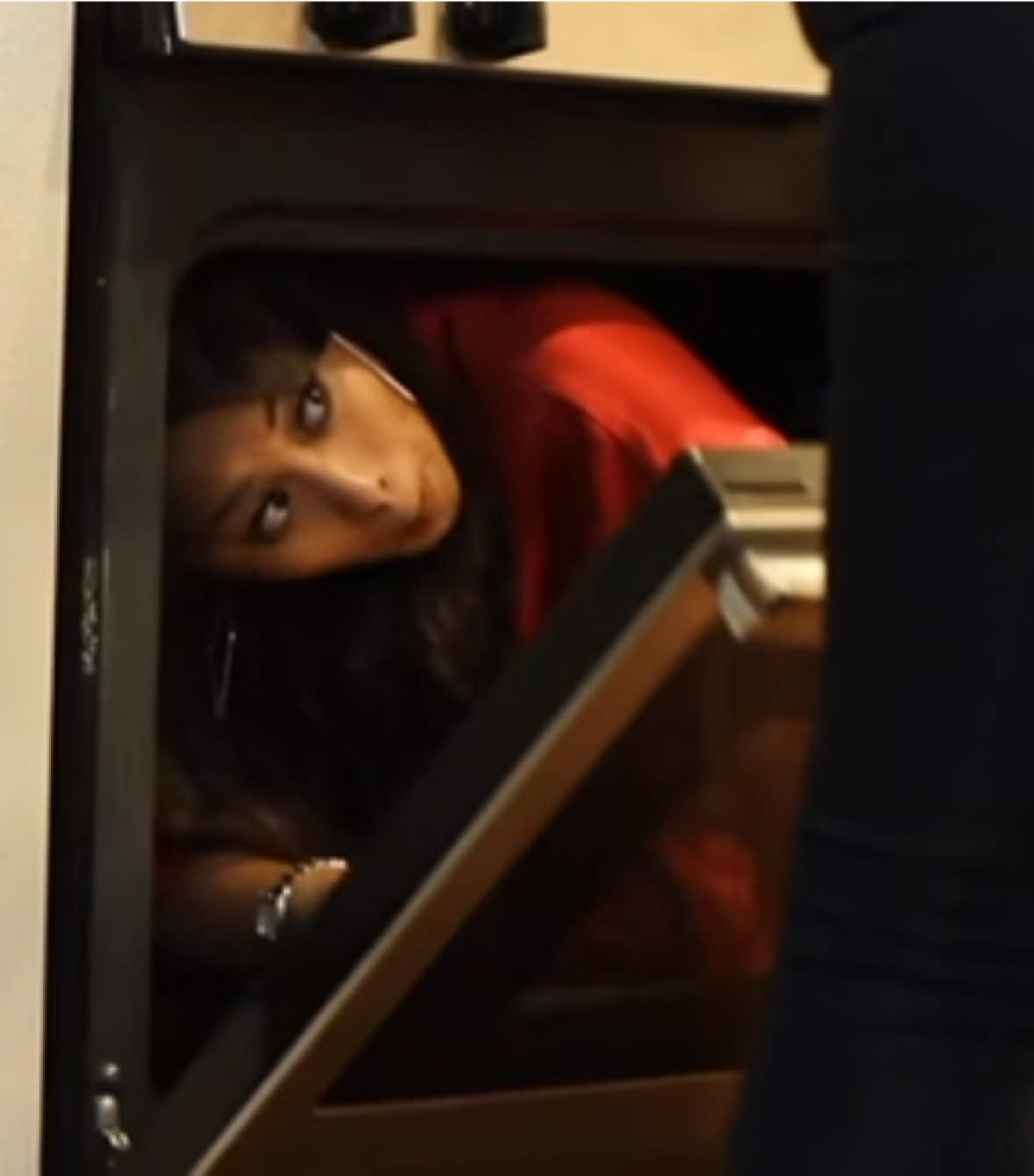 Short girls can hide anywhere 😅 @JamieARiley @Jason 