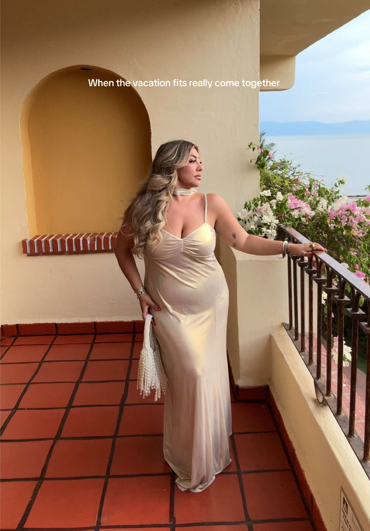 it only took weeks of prep for the vacation first to eatttt like this 🤭 #vacation #outfitinspo #vacationoutfits #outfit #OOTD 