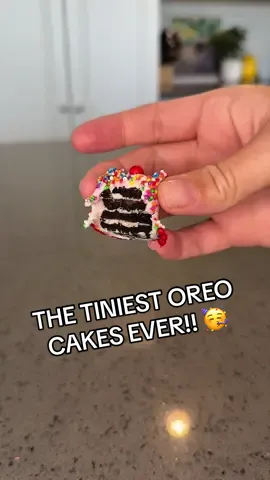 The tiniest Oreo cakes ever!! 🥳 #cake #cakedecorating #oreo #fyp