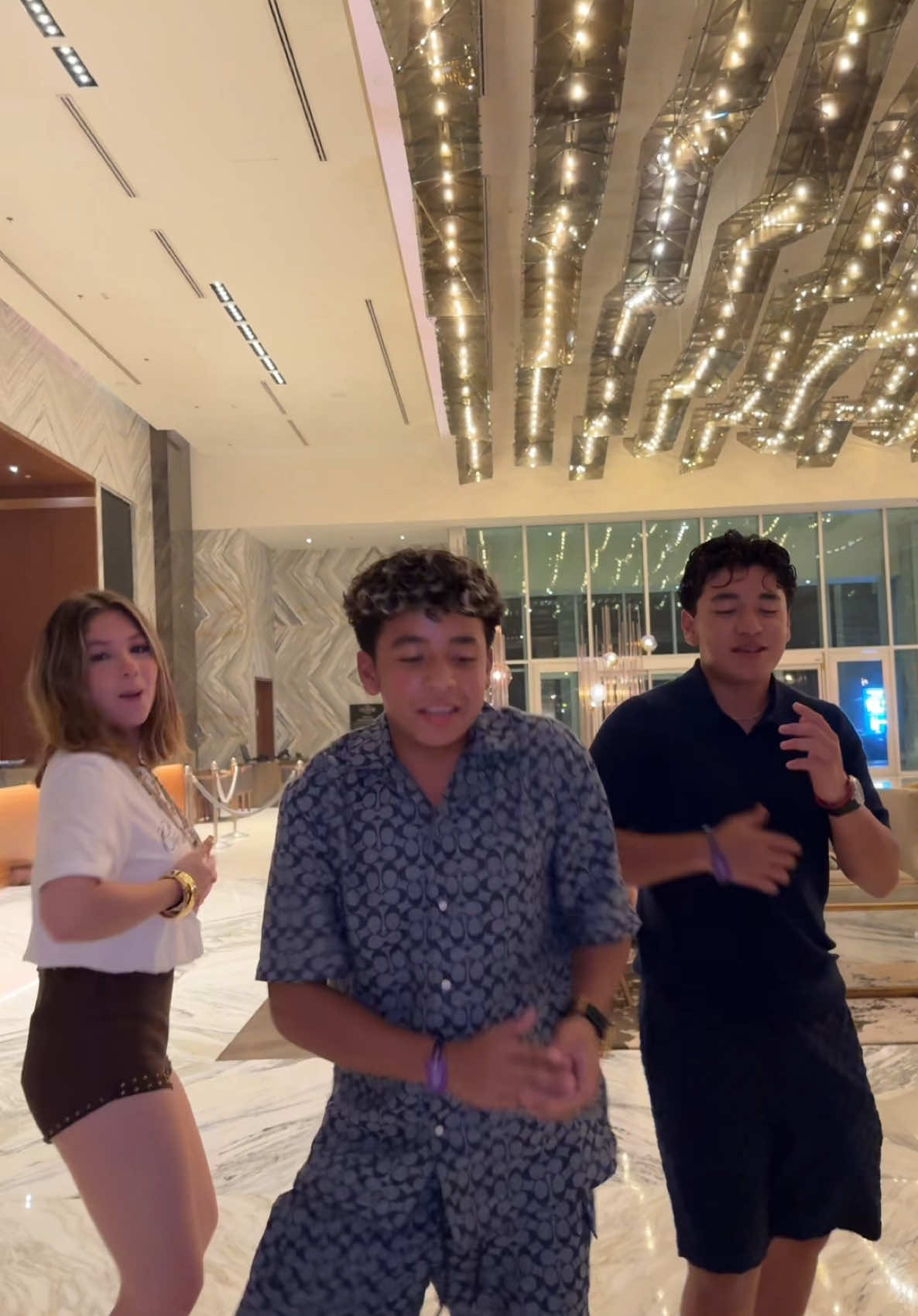 Bombón 🕺@LUIGI  🐐 @Allisson Mía @tony0ficiaal 