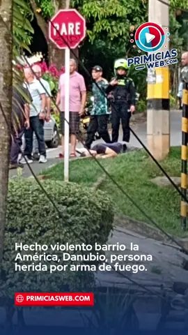 Herido de Bala en el barrio La América, El Danubio, Calle 44C con carrera 91. Se desconocen las causas, herido trasladado a centro asistencial en vehículo de la policía. Cortesía: Aburrá Press