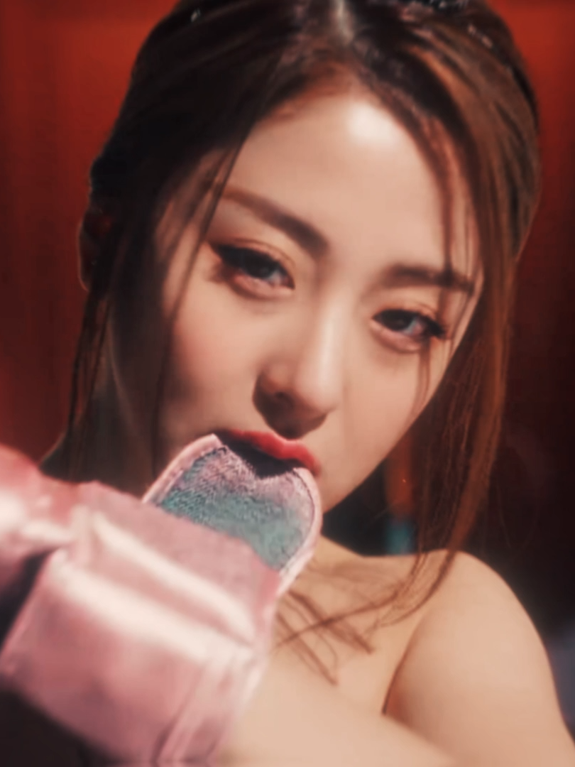 i got you what you need #yunjin #huhyunjin #yunjinedit #yunjinlesserafim #lesserafim #lesserafimedit #kpopedit