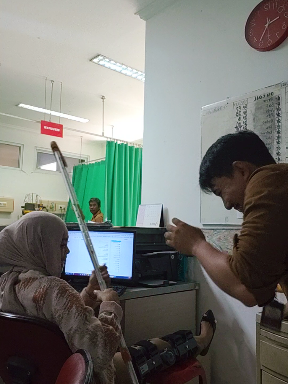 mentang2 gak bisa ngejarrrrrr @achmadsyahrun awas kualat lu yg terakhir udah kualat .  .  #fyppppppppppppppppppppppp #fypシ #nurse #perawatigd #perawatindonesia #perawatigd💉🏥 