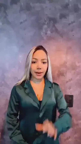 💥 Você já parou pra pensar por que continua repetindo os mesmos ciclos na sua vida? Não é só azar. Não é só falta de disciplina. É um vazio antigo que você ainda não curou. É padrão repetido da sua história familiar. É dor que você tenta ignorar. Trabalhar sem parar, se afastar de quem ama, viver só em função de metas, fingir que não precisa de ninguém… Nem sempre é força ou evolução. Às vezes é sobreviver sem curar a raiz. Se você não olhar pra essa raiz, vai passar a vida chamando de coincidência ou azar o que, na verdade, é ferida emocional que você herdou e ainda não enfrentou. 💡 Quer começar a romper esses ciclos e viver de verdade? Comenta RAIZ e eu te envio um guia com os primeiros passos pra se libertar. #patriciaalvarenga  #verdade  #terapia