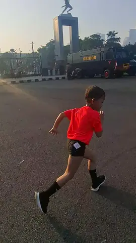 ga tahan dia lati pelan bareng 
