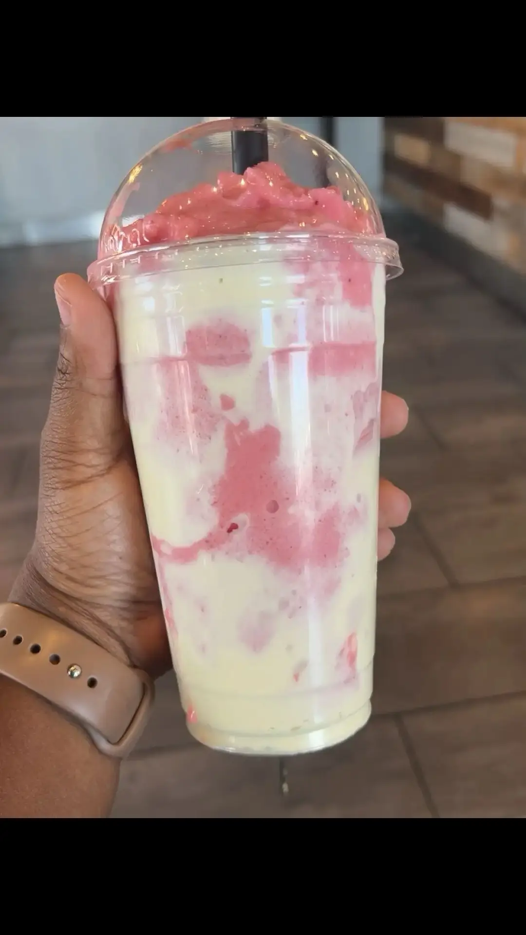 Today’s treat: the creamy, dreamy Strawberry Cheesecake drink from Zero Degrees 💕 A swirl of strawberry + velvety cheesecake flavor = pure happiness in a cup 😍 🌸 Perfect for: ✨ A cozy afternoon pick-me-up ✨ Sweet cravings without guilt ✨ Aesthetic vibes for your feed Would you sip this with me? 👀💖 #​ZeroDegrees #​DrinkGoals #​StrawberryCheesecake #​Lemon8Eats #​SweetTreat #Lemon8 