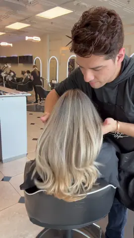 Ahora agendando citas !  ☎️ 224-238-7258  📱(text) 224-600-0034  . . . #samanostyles #chicagotiktok #hairsalon #traveler #beautysalon 