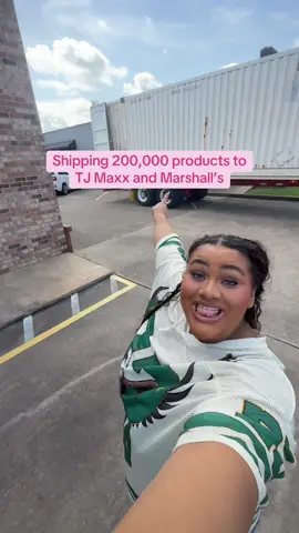 AHHH it’s actually 200k units not 100k OPPS tag me in your finds!! #bossupcosmetics #lipglossbusiness #tjmaxx #marshalls #SmallBusiness 
