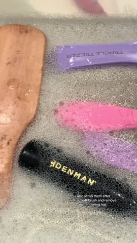 #hairloss is REAL! But have you ever wondered if #cleanyourbrushes was a part of your #washdayroutine ??? #naturalhair #healthyhairtips @THE OUAI 