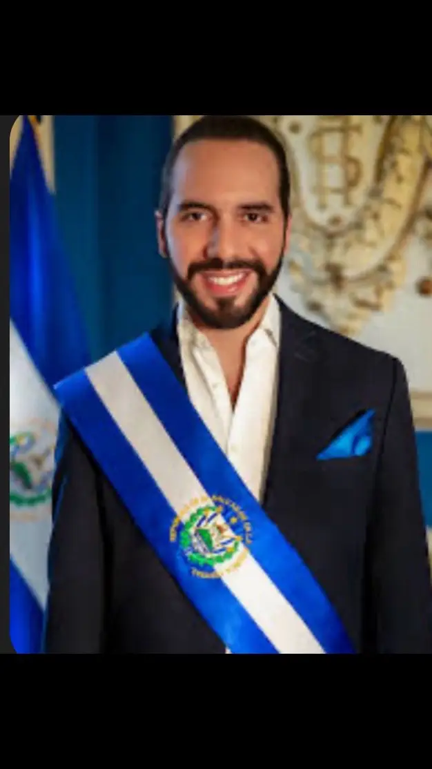 Aprobación popular: 	•	Ha alcanzado niveles de aprobación superiores al 90% en algunas encuestas. 	•	Es considerado por muchos como el presidente más popular del mundo.
