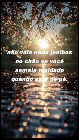 não vale nada joelho no chão se você semeia maldade quando está de pé. #reflexãododia #reflexão #Motivacional 