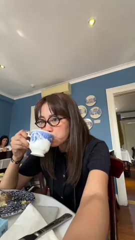 nag tea party na lang sa Bath ang mga tita kesa mag mukmok hahaha 