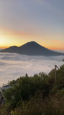 lautan awan gunung batur di hari kemerdekan 17 agustus 2025 ✨                                         absen yang ke batur!! #fy #fypシ #mountbaturbali #lautanawan 