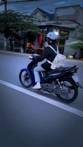 Bắt gặp bé này chạy xe đẹp quá .😘#xuhuongtiktok #siriusđộkiểng #xedovietnam #quocvang250605 #64_vinhlong 