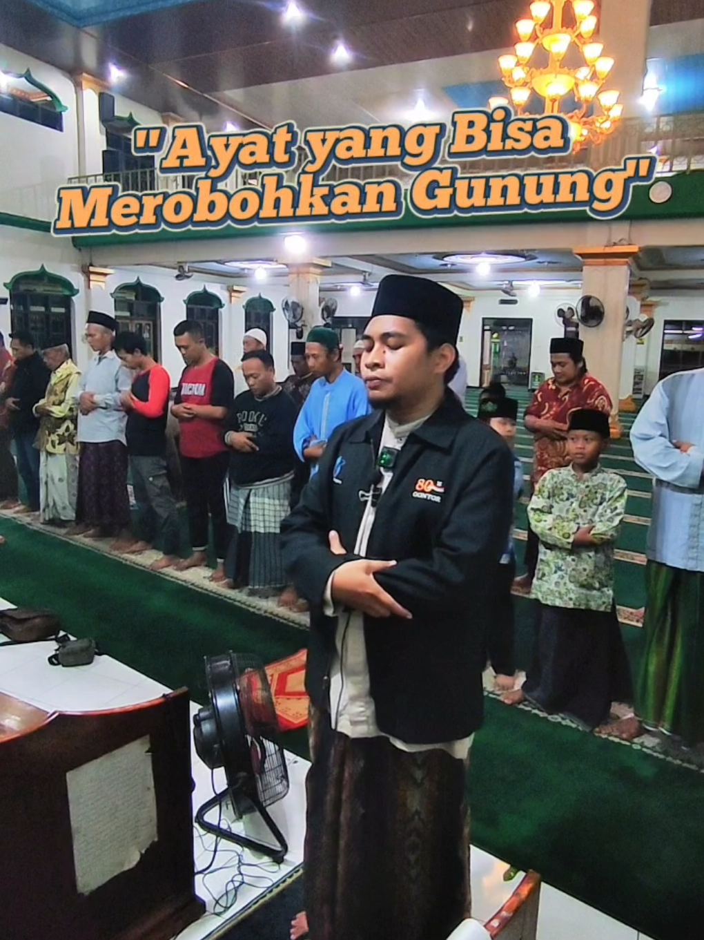 Bayangkan… kalau Al-Qur’an turun ke gunung, gunung itu hancur. Itu bukan puisi, itu Al-Hasyr 21. Dan malam ini, ayat itu dibacakan dengan nada Jiharka… bikin hati ikut runtuh. 🎵 Trivia: Qari di Masjidil Haram sering menutup bacaan dengan Jiharka saat membawakan ayat-ayat kekuasaan Allah, untuk menguatkan rasa takut & kagum kepada-Nya. #tilawahmerdu #alhasyr #maqamjiharka #quranrecitation #masjidbesarnurulittihaad 