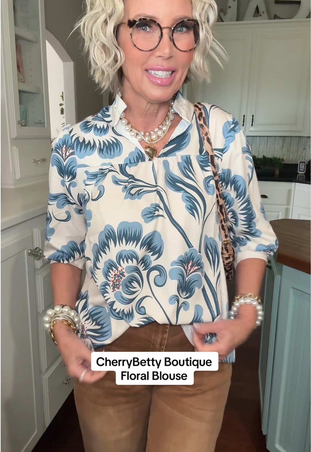 @Cherrybetty Boutique Floral Blouse #boutiqueclothing #womenstops #blouse #blouses #blousestyle 