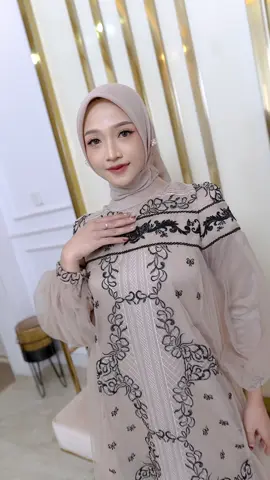 Detail Alea Dress 🤍 Elea Dress hadir dengan detail yang indah & elegan 💕 potongan anggun, bahan yang jatuh sempurna, dan sentuhan detail manis yang bikin look kamu makin memukau di setiap momen spesial  Available soon on Monday, 18 August 2025 at 05.00 am WIB  Staytuned! #dress #new #details 