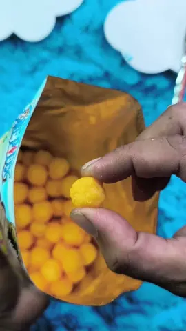 Berburu Chiki Balls One Piece di hari Kemerdekaan RI ⛱️⛱️⛱️ #mysterysand #kineticsand #snack #hutri #17agustus 