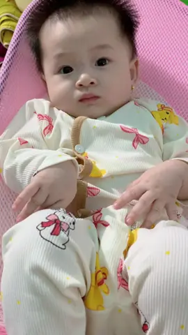 Mặt buồn ghê ha😂