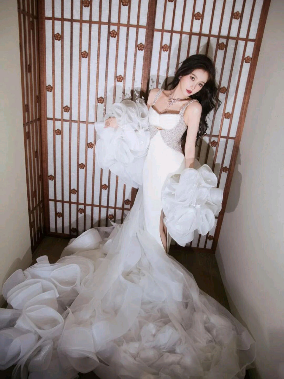 gak sabar nunggu in xinxin di Acara W Annual gala 2025  yang selalu di nantikan gaun nya .warna apa ya 🤭  xinxin ke acara fashion dulu waktu acara GQ , Vogue jg.kali ini bakalan ada red carpet gak ya🥰 #yushuxin #estheryu #虞书欣  #wannualgala2025 #fashionchinese 