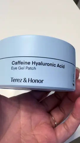 Love these!!! I definitely notice a difference after using these every morning! #terezandhonor #undereyepatches 