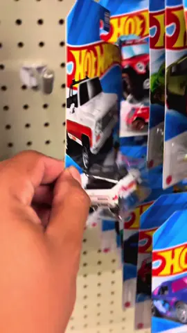 Una Parada Rapida en dollar the 🥴💨 #diecast #jotwheelz #diecastcollector #jotwheelzofficial #scale164 