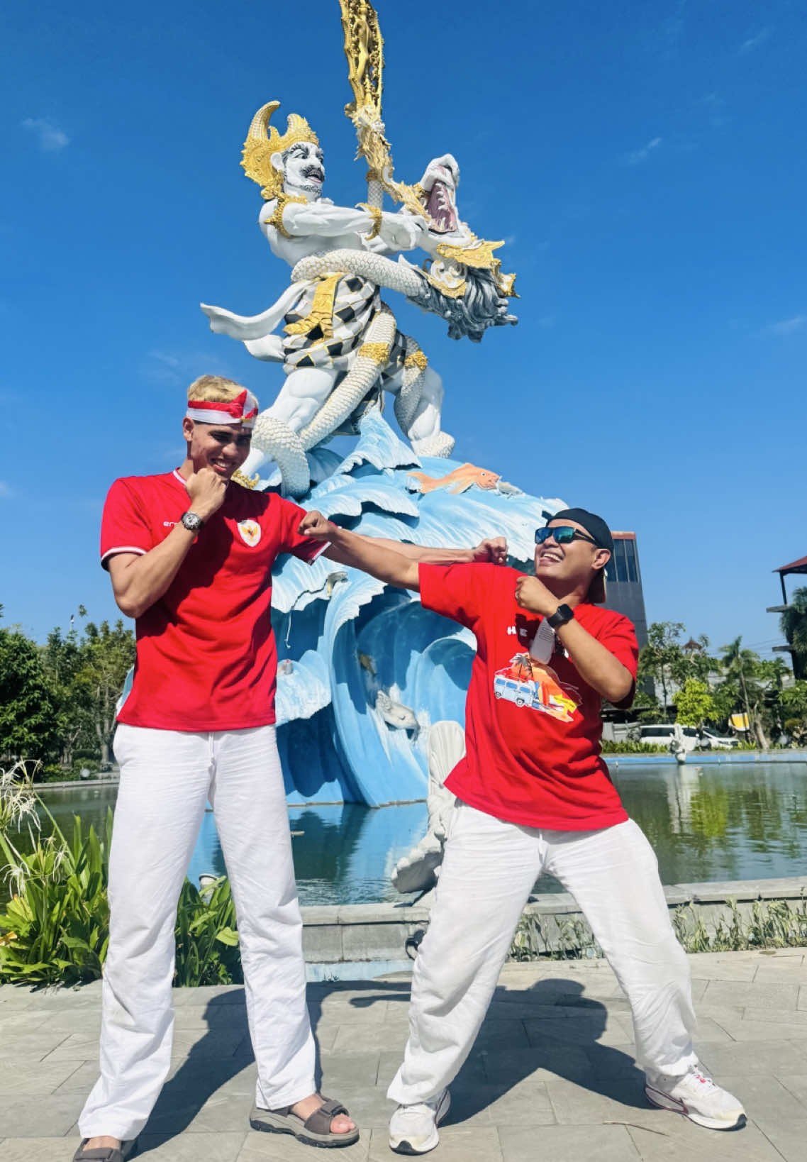 Serunya 17an bareng abang hensem @AisarKhaledd. Kita lawan penjajahan diatas dunia. Merdeka!!! #lelakikekuningkuningan #bali #supirbali #aisarkhaledd #merdeka 