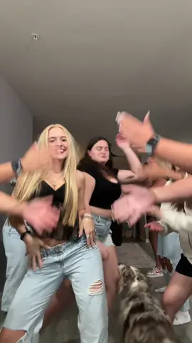 Too many hot girls  #hot #fineshyt #foryou #transition 