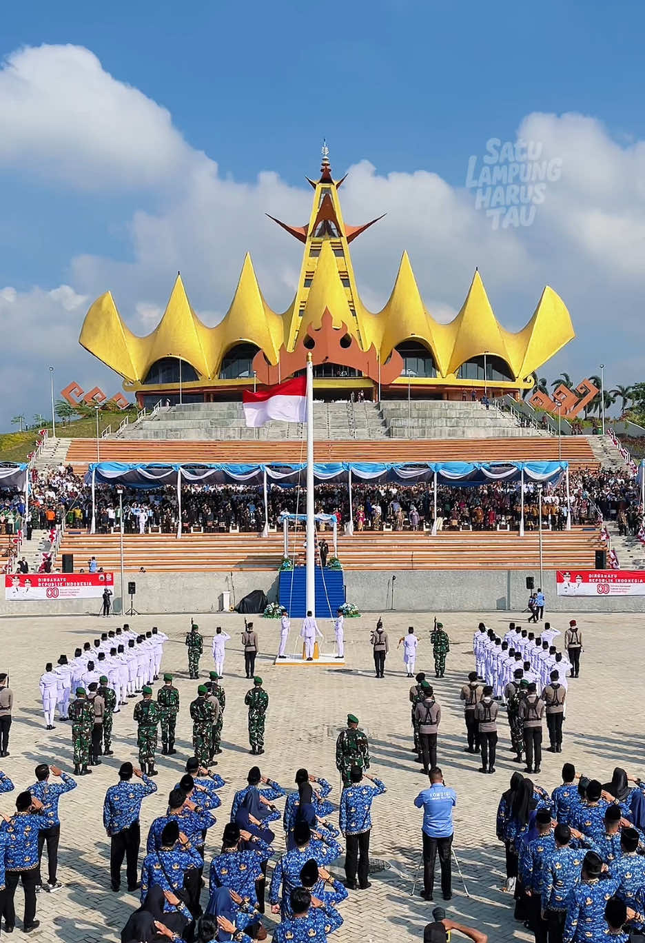 Pengibaran bendera merah putih HUT ke-80 Republik Indonesia di Menara Siger, Lampung Selatan  #Lampung #MenaraSiger #Upacara #HariMerdeka #Indonesia 