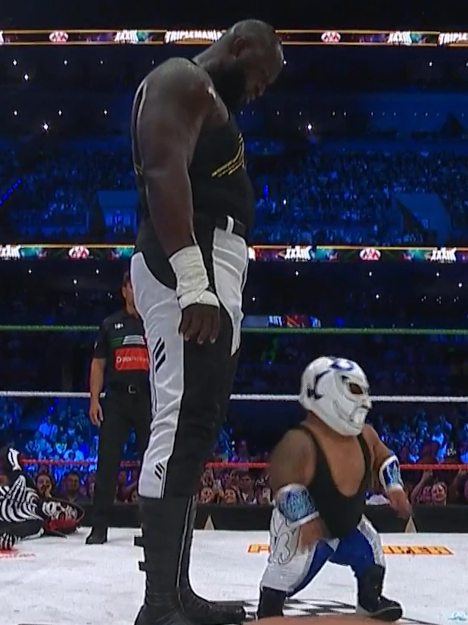 Omos vs Microman: Una vez en la vida. 😱 📺 EN VIVO en nuestro canal de YouTube. #Triplemania Ciudad de México.