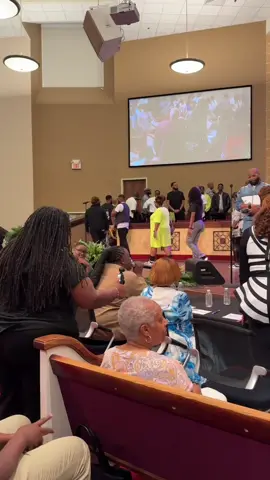When Dorinda Clark Cole passes you the mic, you sing. Period. Didn’t know I’d be part of a mic toss, but here we are ✨ #dorindaclarkcole #gospel #stellarawards #singing #mictoss #churchy 