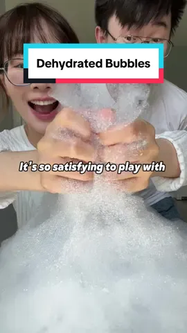 Dehydrated bubbles 🫧 (Beginning part from @wipingitdownwithw ) #asmr #DIY #drybubbles #dehydratedbubbles 