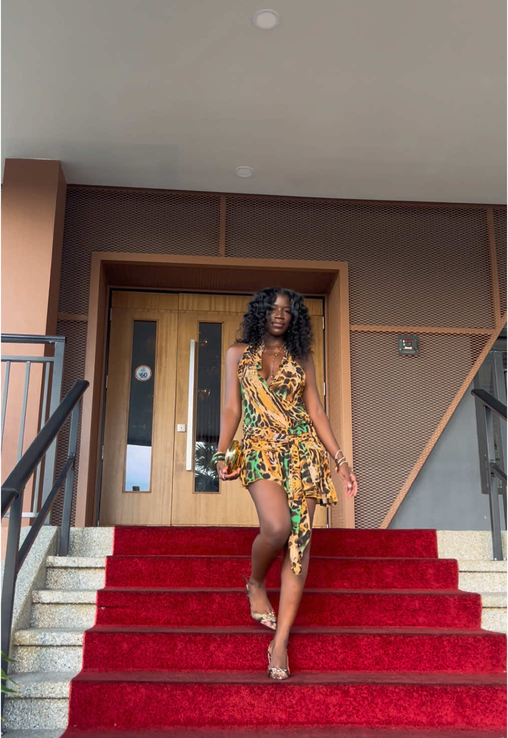 No need to look where I’m stepping  #fashion #dinner #dinneroutfit #outfitinspo  #modelwalk #thatgirl #model