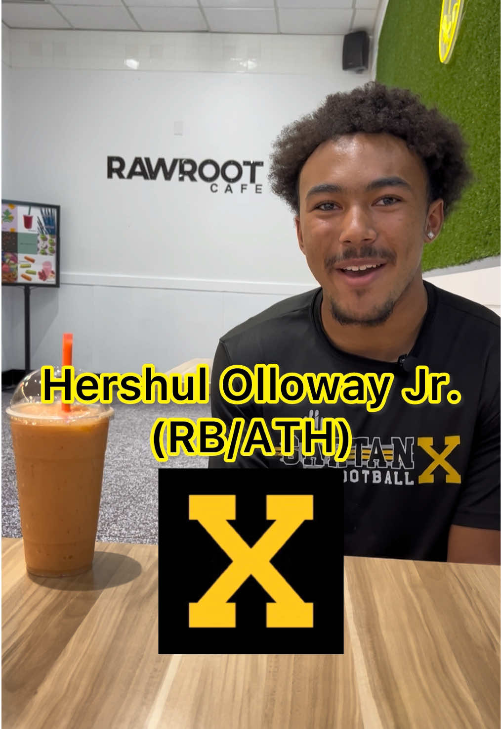 St Pius X RB/ATH Hershul Olloway Jr. is one of the blue chip talents in the state of New Mexico, and would probably be the first overall pick if high school football had fantasy.  Olloway Jr. is the fastest man in the state (Metro champ this past Spring in the 100m), and understands the running back position better than anyone. He’s patient when he needs to be, can kick it into 5th gear when he needs to, and is one of the better receiving backs in the league. It’s no wonder the incoming junior already has 2 D1 offers, UTEP and UNM, and he’s definitely a sleeper to win the Gatorade Player of the Year. So, how do you stop him? Tomatoes 😅jk, thank you for your time my man!!!!