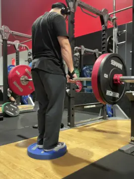 I won’t stop until I can do 225 for absolutely PERFECT form #backmuscles #gym 