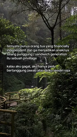 terima kasih ibuk dan bapak, yang selalu mengapresiasi setiap proses ku yang lambat. mengajarkan aku berdiri di atas kakiku sendiri tanpa menuntut aku menopang orang lain🥹🫶🏻
