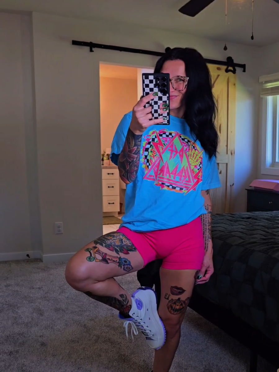 I asked one of my twins what I should wear today and this is what he picked out!🥹❤️ ⚡️DefLep Tee: Wearing a size medium. Sized up one size for a more oversized fit. Comfort colors tee! ⚡️Shorts: Wearing a size small. High waisted, stretchy, no front center seam and so comfy! *for reference I am 5'2 115lbs*