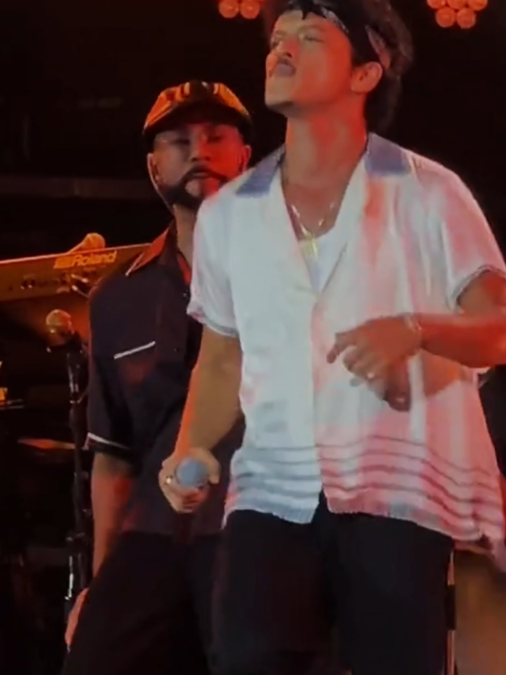 Bruno Mars - Treasure . . . #brunomars #treasure #concert #letras #viral 