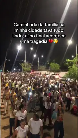 Tragédia na caminhada da família. 💔😢 Um momento pra celebrar a união das famílias o Amor. E alguém se aproveita pra tirar a vida de um jovem. 😢 #tragédia #barradocorda #caminhadadafamília 