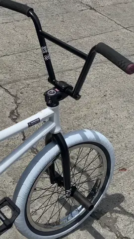 White on white build #bmx #fyp #tiktok #univers #bike 