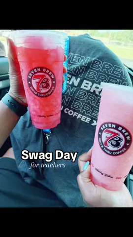 Swag day for teachers! 🍎 Thank you @7brewcoffee  Our order: #SF peach + strawberry chiller Lemonade chiller with pineapple + strawberry + watermelon 🍍 🍉 🍓 #swagday #7brew #teachertok #backtoschool 
