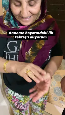 Anneme hayatındaki ilk tektaş’ı ben alıyorum #anne #tektaş #keşfetteyizzz #ti̇ktok 
