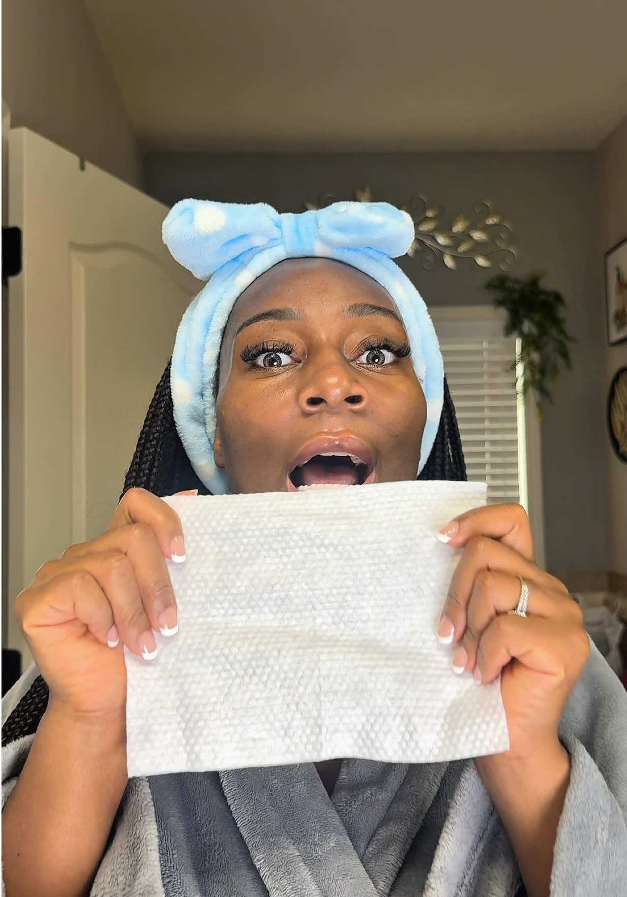 @UnifreeUS disposable face towels are the way to go when you are doing your skincare routine. They are soft, durable and fragrance free!  #unifreefacetowel #disposablefacetowel #skincareroutine #facetowels #tiktokshopcreatorpicks 