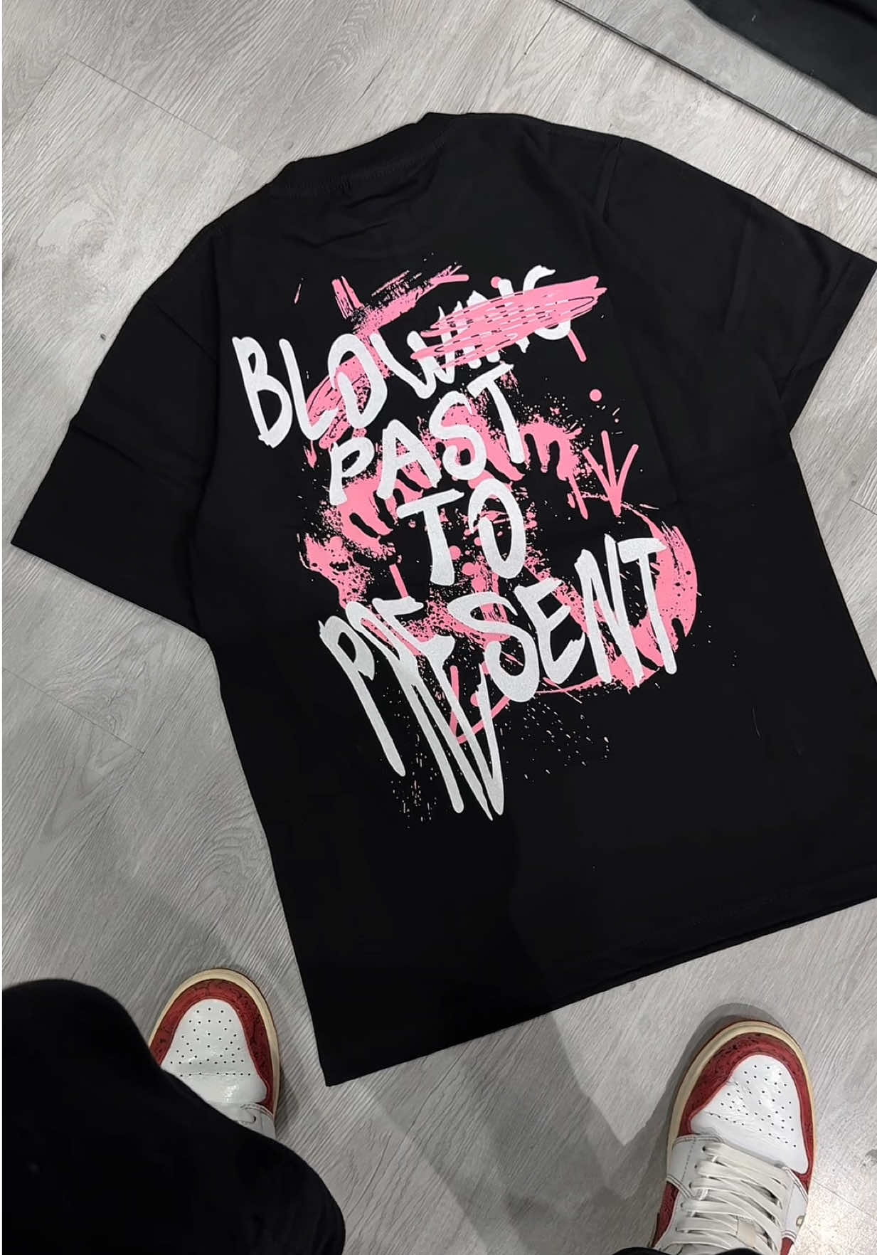 Past to present ✨💫🕊️ #WRLDstudios #kaospria #bajucowok #outfitinspo #kaosdistro 