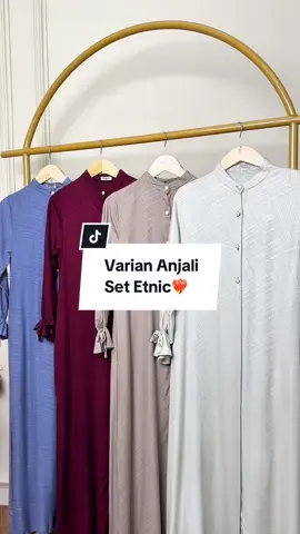Anjali set couple etnic full warna yang cantik-cantik semua🥰. Mumpung lagi restock semua yuk bunda kepoin keranjang kuning kita dari sekarang juga😍🥰#couplesetkeluarga #coupleset #couplesetlebaran #bajulebaran #gamis 