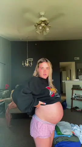 this draft 😭😭 can you even tell? BAHAHAH i gave birth literally the next day. i MISS this belly 