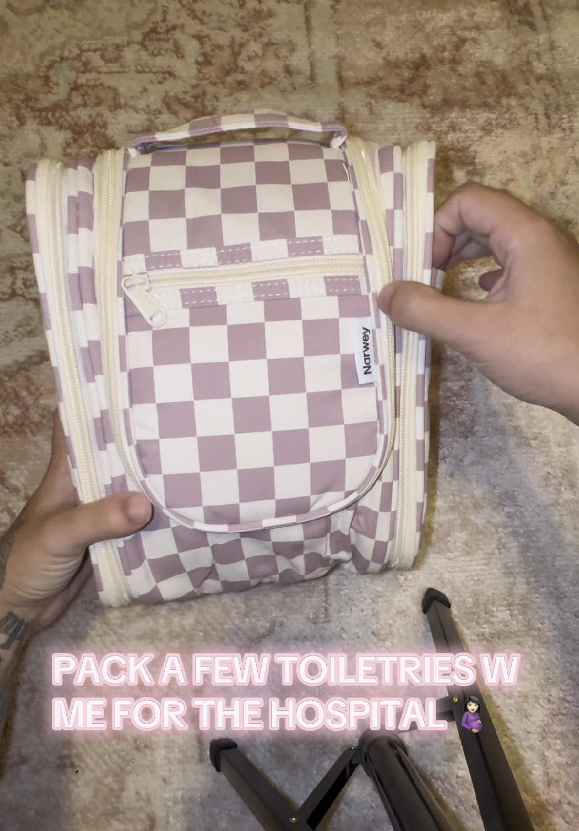 pack a few essentials with me for my hospital bag, i can do a full video once im fully packed! 🤰🏻✨ #postpartum #hospitalbag #pregnancy #sahm #pregnantlife #pregnant🤰 #fypシ #babymama #pregnantlife 