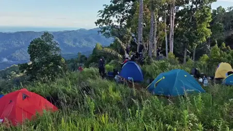 dirgahayu Republik Indonesia yang ke-80🇮🇩 MERDEKA 💪🔥  Alhamdulillah puncak lestari ramai 😊 terimakasih kakak-kakak yang sudah berkunjung 🙏🙏 dan jangan lupa sampahnya di bawah turun yah😊 mari kita jaga alam bersama sama🌲 #salam_lestari🌿  #puncaklestarigorontalo  #fyppppppppppppppppppppppp 