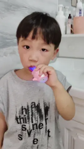 Struggling with a toothbrush - dodging toddler? This U - brush bites in for 360° clean in 40secs! Grab it on sale! #kidselectrictoothbrush #electrictoothbrush #kidsdentist #kidsdentalcare#kidsteeth#toohtbrush #kid #baby #kidstoothbrush #funny #divertido.#manual #electric #teeth#oralhealth#kidsdentalcare #playiko #parentinatips #ideasforkids #parentinghacks #dentalcare#